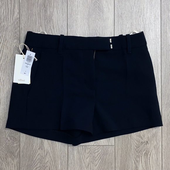 NWOT black Aritzia Wilfred mid-rise shorts - Picture 2 of 3